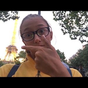 Meet your Posher, Lara